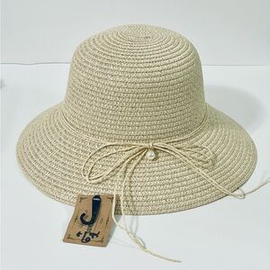 Elegant Cream Sun Hat with Bow and Faux Pearl
